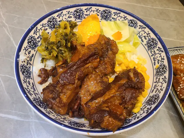 慢煮烏醋豬軟骨便當