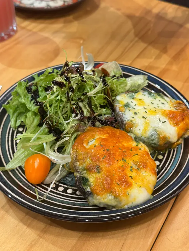 水牛芝士菠菜大啡菇