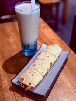 辣火鸡面起司蛋饼