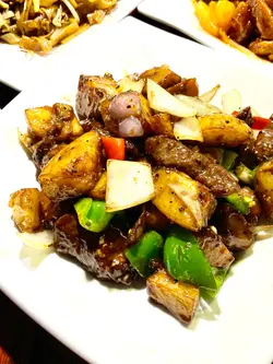 薯仔黑椒牛柳粒