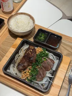 頂級安格斯牛板腱佐牛舌尖