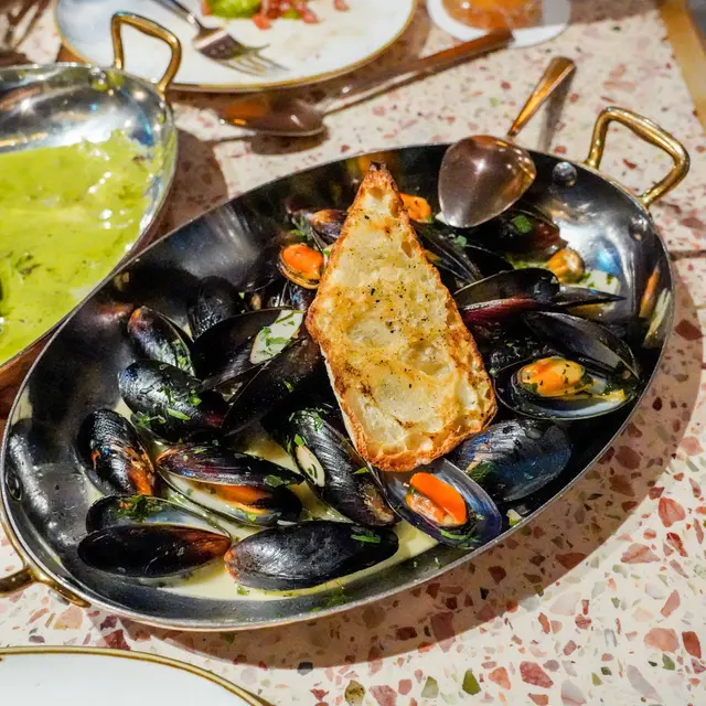 BLUE MUSSELS