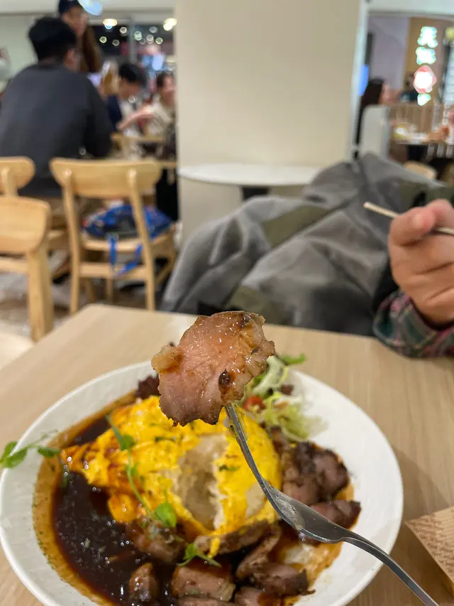 自家製蜜燒黑毛豬滑蛋飯