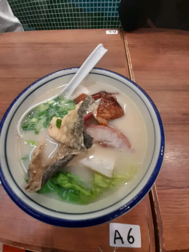 招牌艇仔粉要河粉