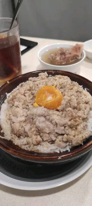 肉餅煲仔飯