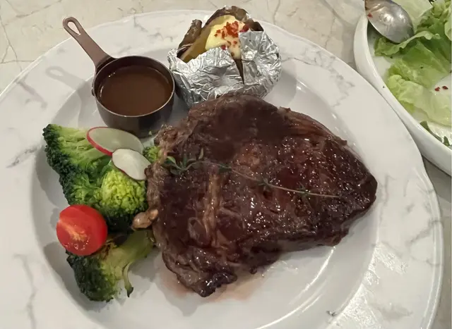 澳洲肉眼牛扒五成熟