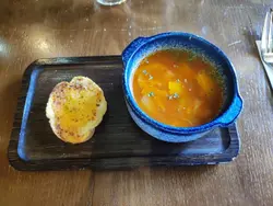 餐汤：意大利杂菜汤配蒜蓉包，好味